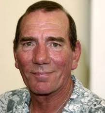 Pete Postlethwaite