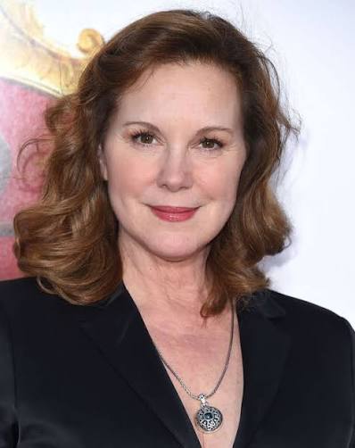 Elizabeth Perkins